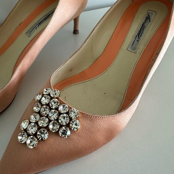 Brian Atwood salmon pink rhinestone jewelled satin kitten heels - size 39 / US 8 - Picture 3 of 10